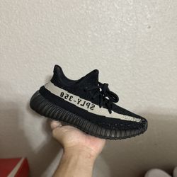 Adidas Yeezy 350 Oreo size 5 VNDS 