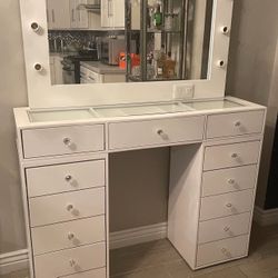 Vanity Desk With Mirror 
