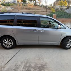 2012 Toyota Sienna LE