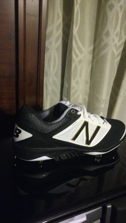 Baseball cleats