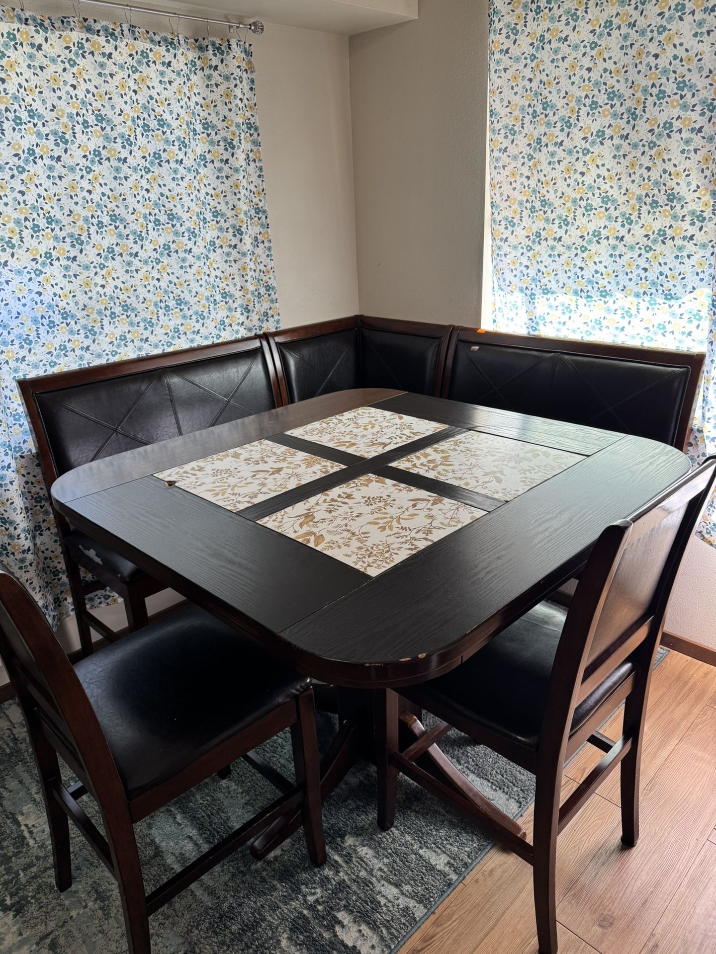 Dining Table And Chairs 