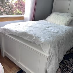 Twin Sized Bed With Mattress Box 