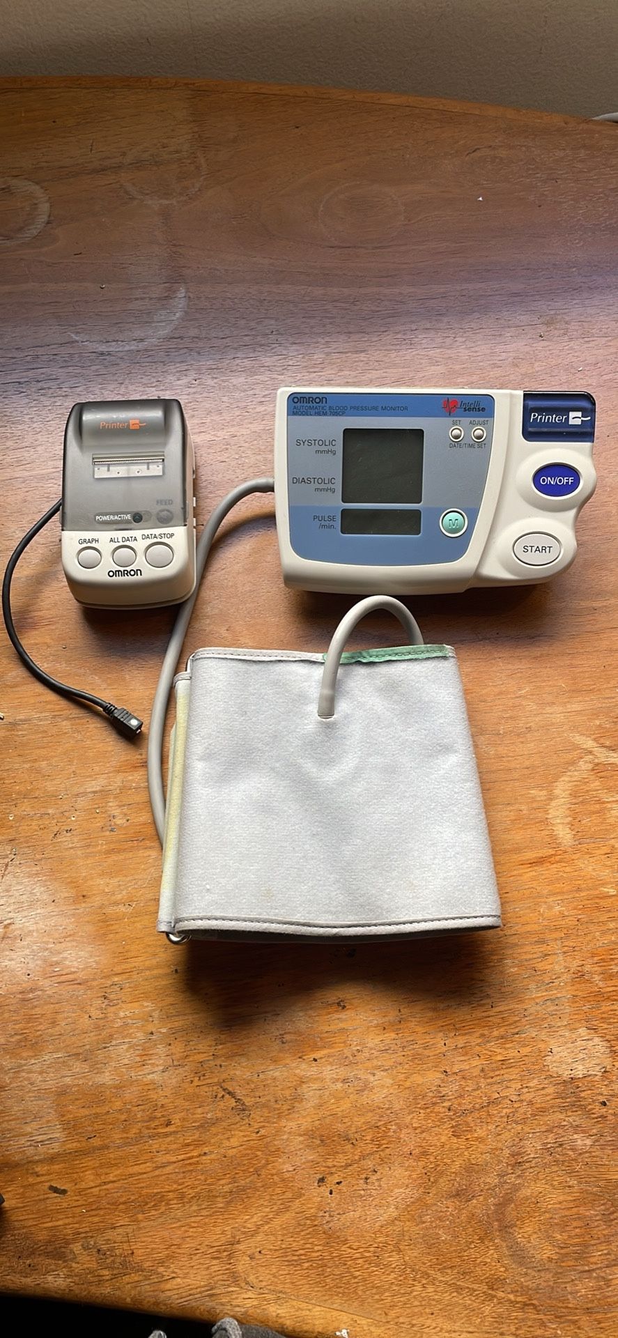 Omron Automatic Digital Blood Pressure Monitor HEM- 705CP W/printer ex cond. pick up or deliver.