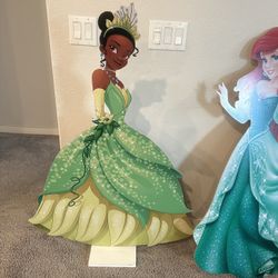 4ft Wood Character Stands 