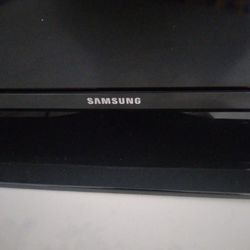 32 Inch Samsung TV with Remote