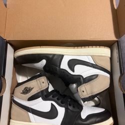 Jordan retro high OG size 2.5 Y
