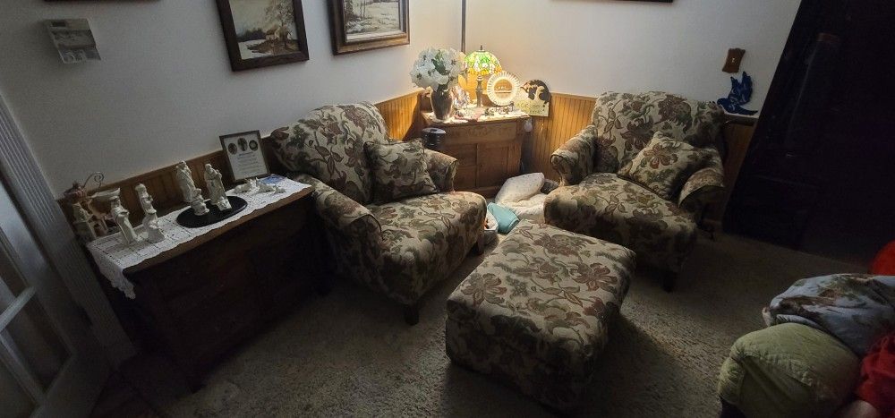 Very Nice Chairs And Ottoman None Smoking House