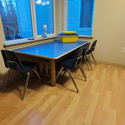 (Free )Children’s Table W/chairs