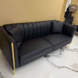 Luxury Sofa / Couch / CLEAN