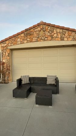Outdoor sectional w table