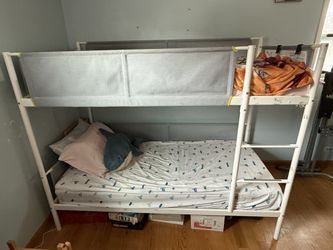 Bunk bed with trundle underbed_hardly used