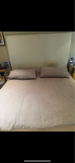 Cali King Bed