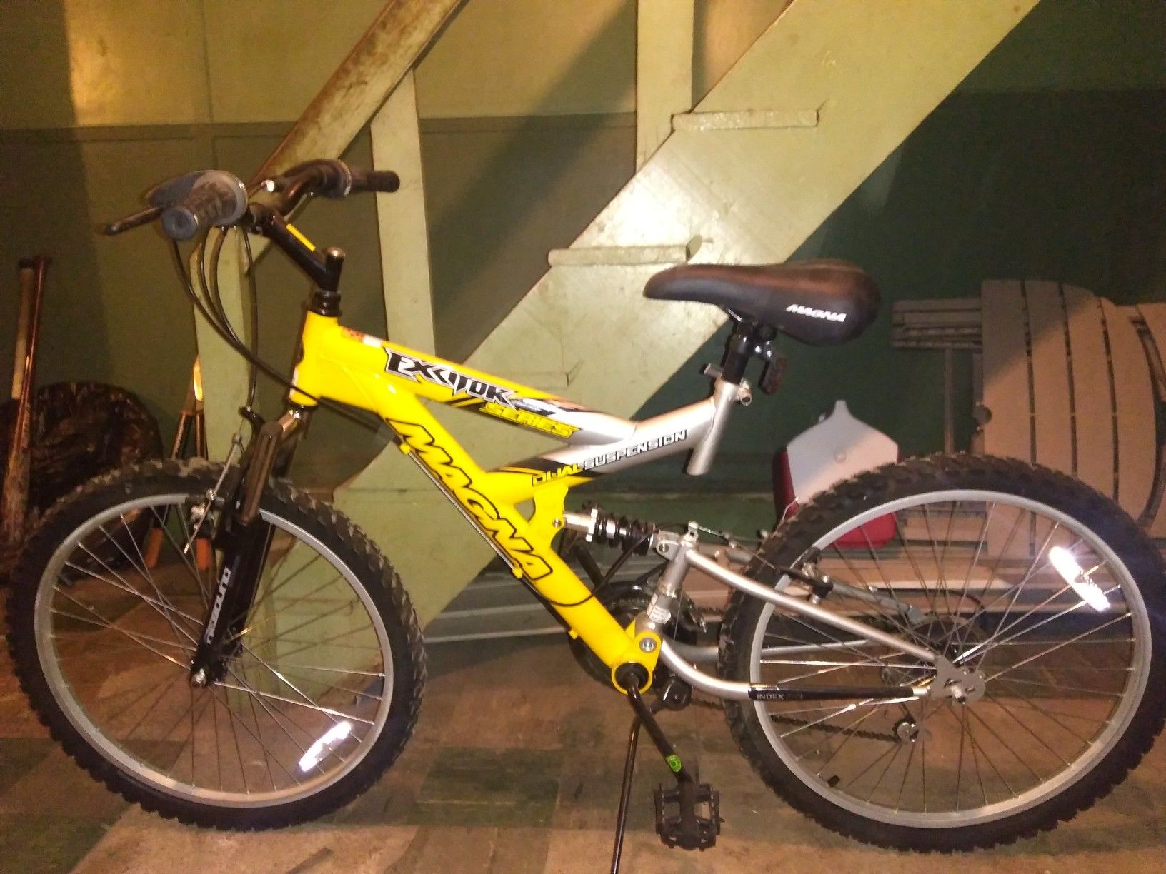 Mountain Bike. Yellow 24" Magna Excitor ES Dual Suspension