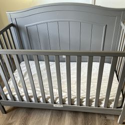 Baby Crib With Mattress And Sheets