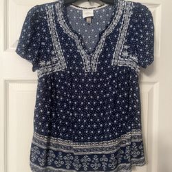 Women’s Top sz medium