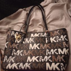 Michael Kors Jet Set Shoulder Bag