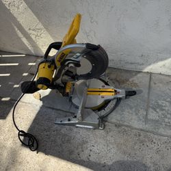 DEWALT 12” Single Bevel Compound Miter Saw - DW715