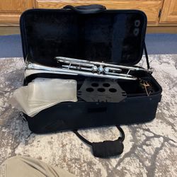 Getzen 700 Eterna II Trumpet With Accessories 