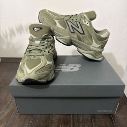 New Balance Sneakers