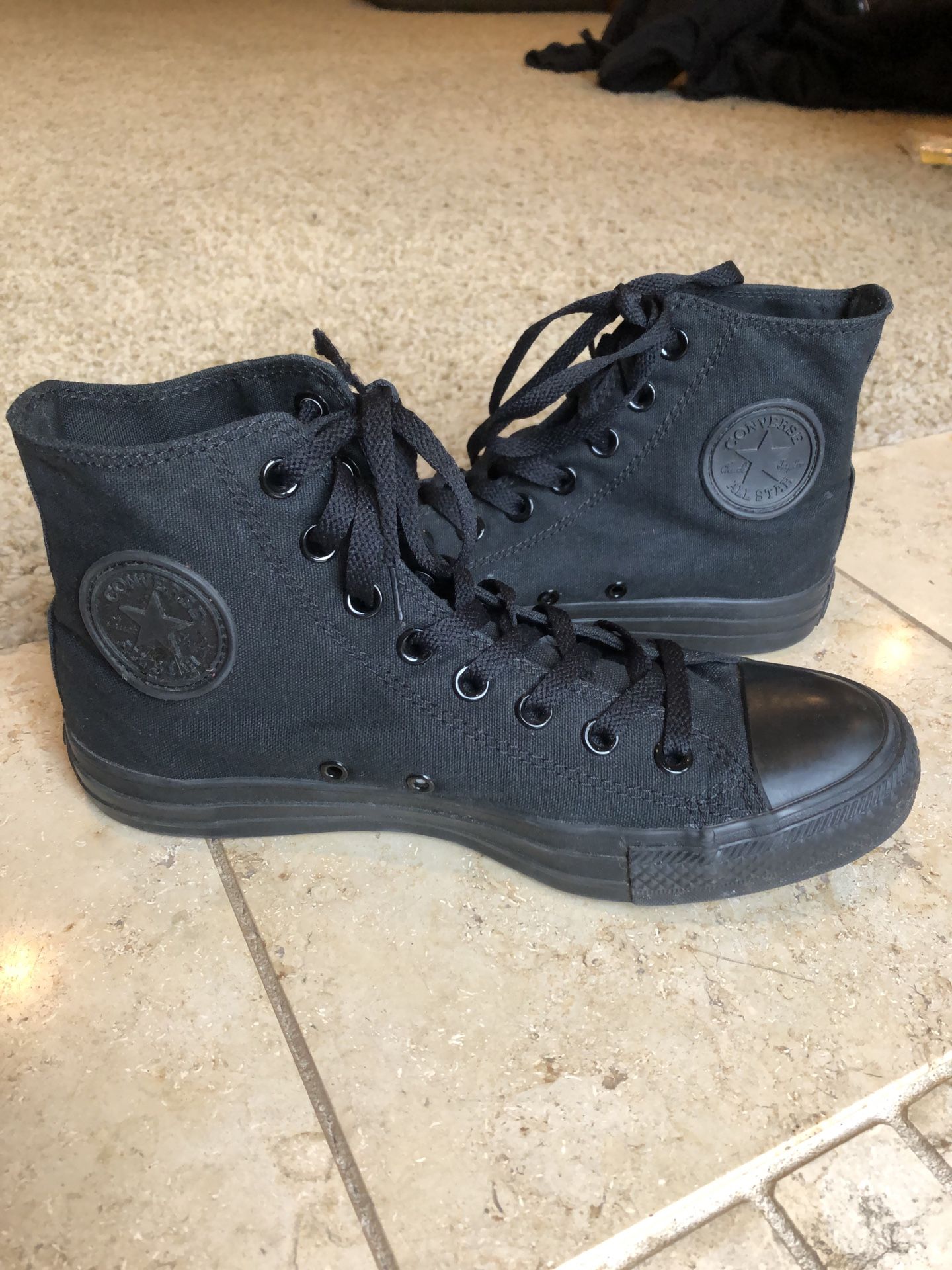 Black Converse women’s size 9