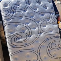 Full Size Colchón  Buenas Condiciones 