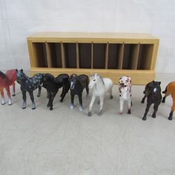Schleich Miniature Play Horses Lot Of 8 With Wooden Stall


