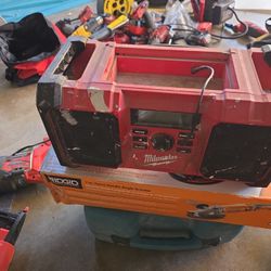 Milwaukee  18 Radio
