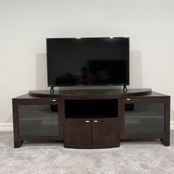 72″ Media & Gaming Console – Glass Doors + Center-Channel Niche