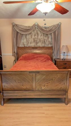 Queen wooden bedroom set