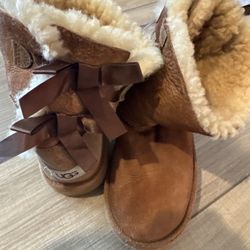 Uggs Girls Size 3