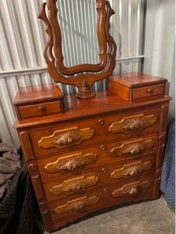 Beautiful Walnut Dresser w/ Mirror