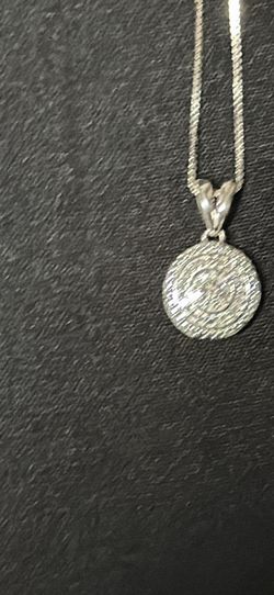 Natural diamond pendant necklace