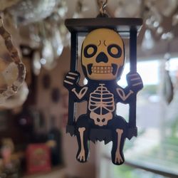 Spirit Halloween Lil Skelly Bones Figural Keychain. Excellent Condition 