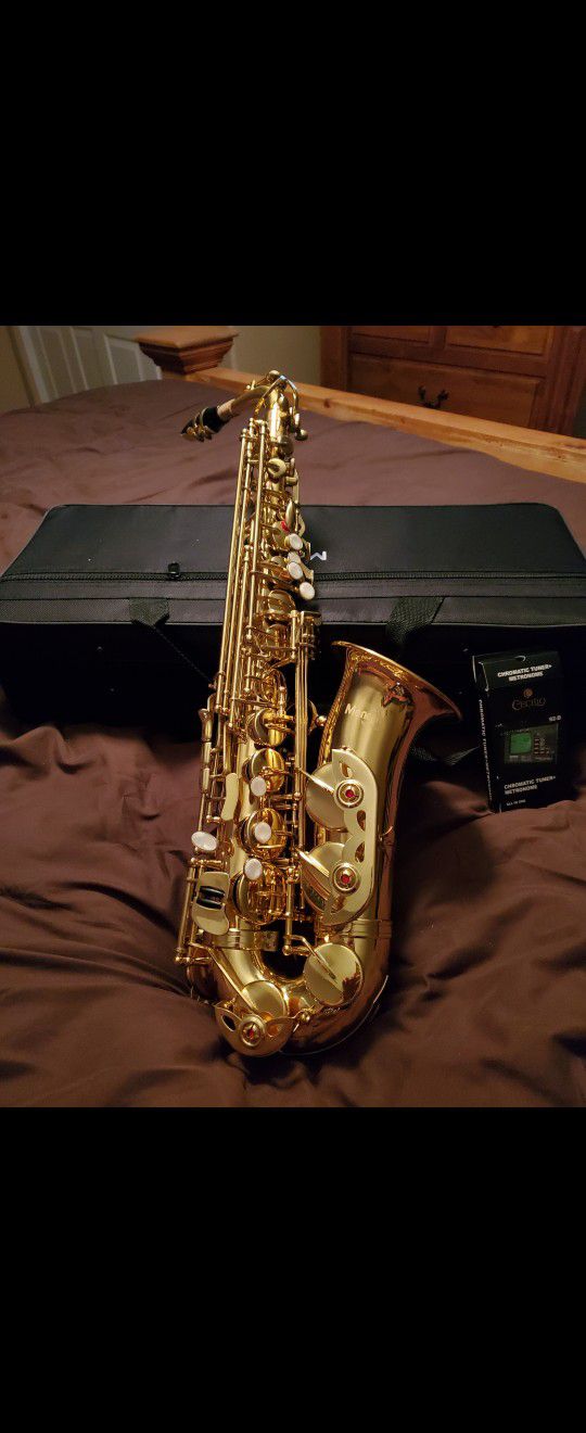 Mendini E-flat Alto Saxophone $300