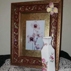 X2 VINTAGE GOLD FILIGREE DAMASK GLITTER BURGUNDY RED WOOD FRAME PINK FLORAL PORCELAIN FLOWER VASE PICTURE ART PLAQUE TABLE DECOR