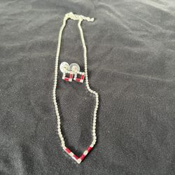 Rhinestone V Necklace