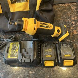 DeWalt DCS551 Cut Out Kit, Two (2) Batteries, Fast Charger & Bag