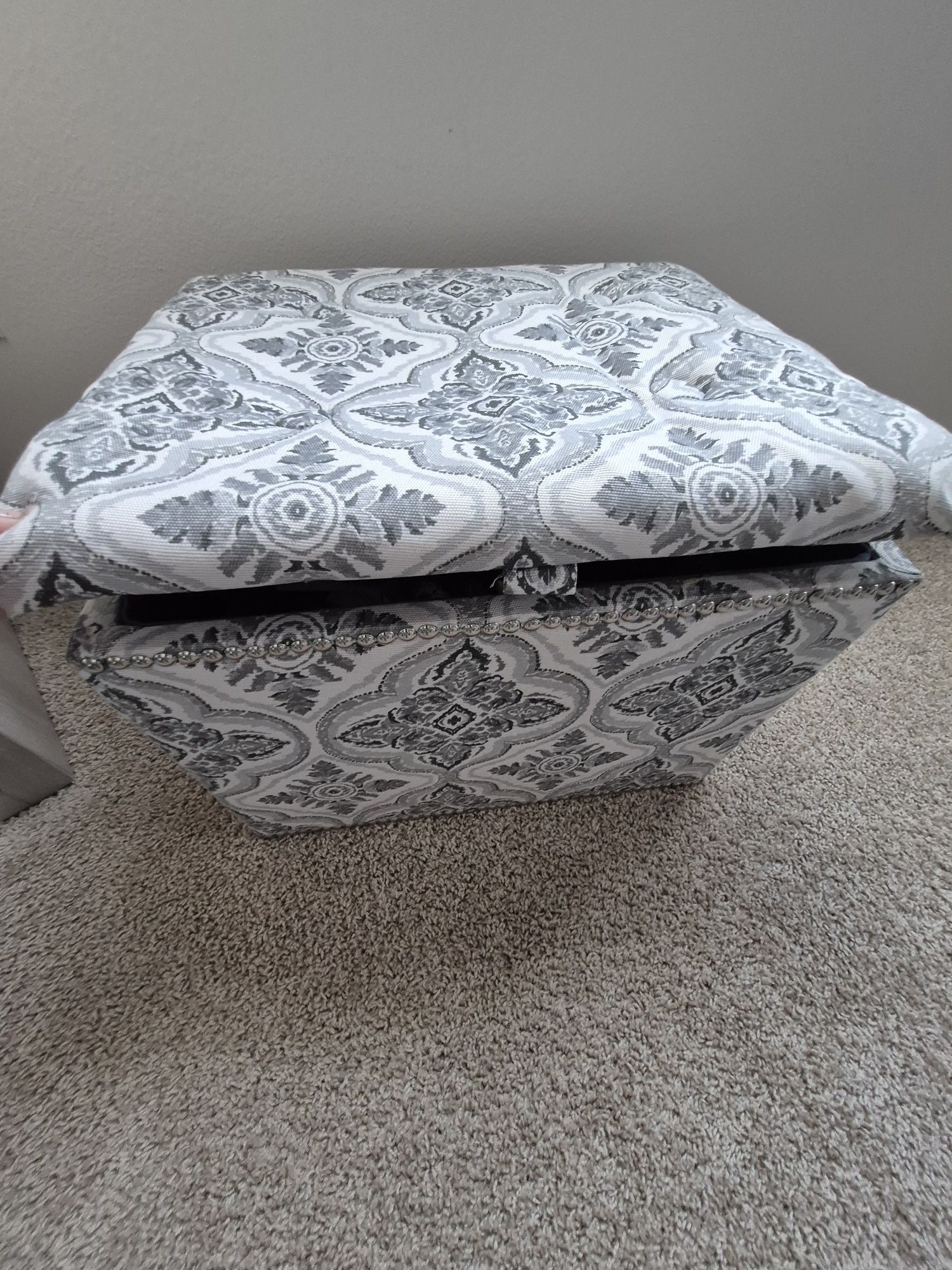 Small Cushion Chair/Storage Box