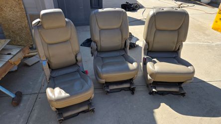 Seats for 2003 Toyota Sienna