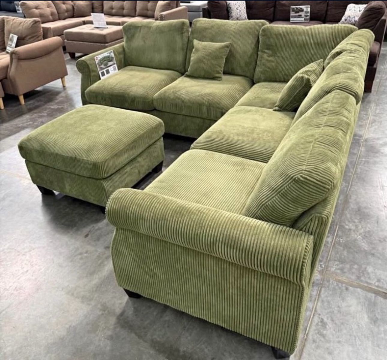 New Sage Sectional w/ottoman - $0 Down Financing 📍✨