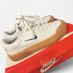 Nike Women’s Court Legacy Lift Size 8 Shoes