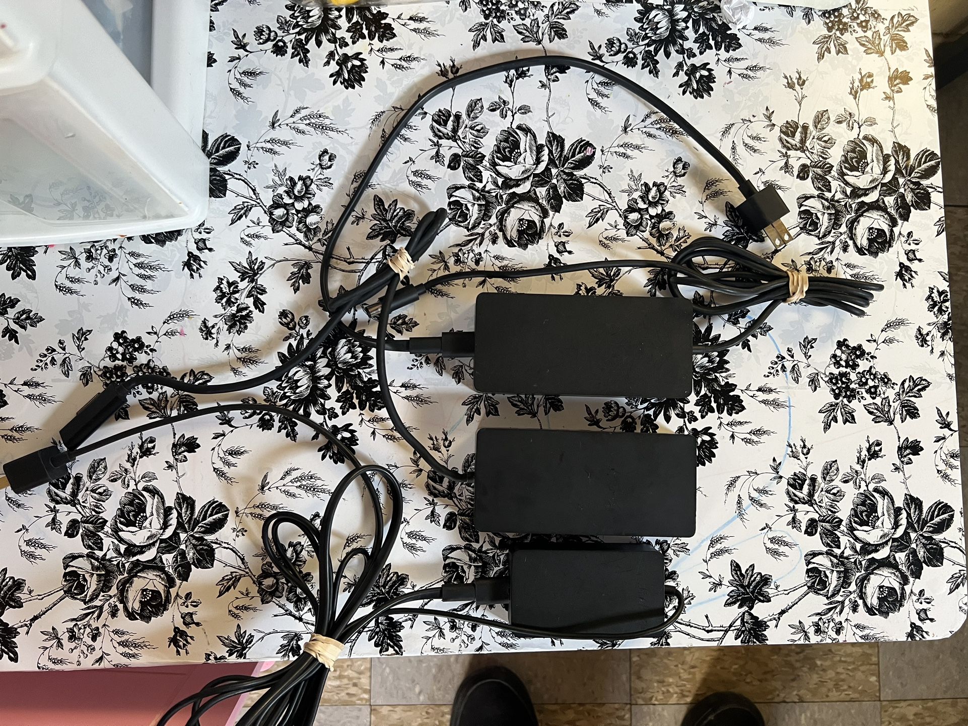 Microsoft Surface Pro Charger & Docking Station Redmond WA 98052-6399 UNTESTED