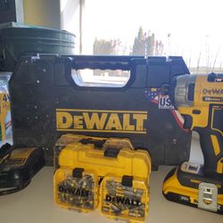 DeWALT Impact XR Drill 20v w/ Extras
