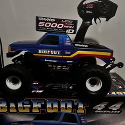 UNUSED Traxxas Bigfoot 4x4 with extended battery
