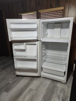 White Top-Freezer Refrigerator