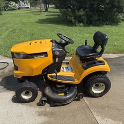 Cub Cadet XT1 Enduro 46 Lawn Mower