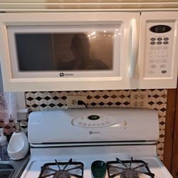 Microwave Maytag And 4-burner Stove Maytag