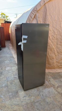 NIB - Vissani 7.1 cu. ft. Manual Defrost Convertible Upright Freezer in Stainless Steel Look, Garage Ready