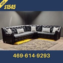 Black Sectional With Pillows 