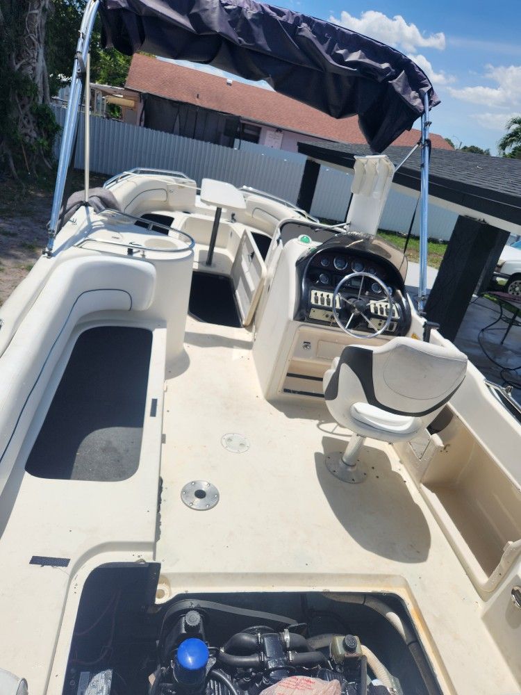 Sea Ray 24 Pies